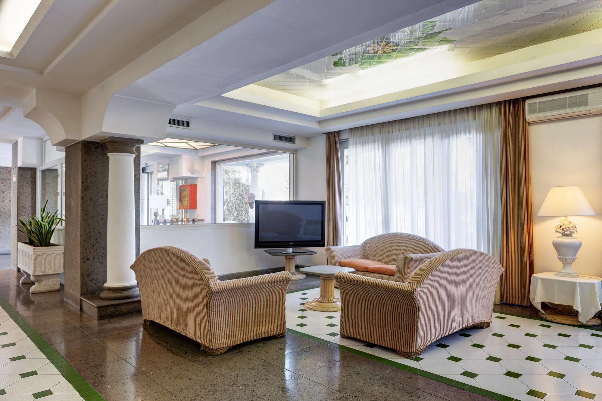 Aris Garden Hotel Casal Palocco Exterior photo